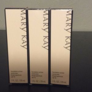 Mary Kay foundation primer SPF 15 NEW